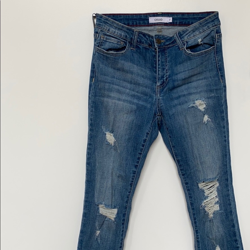 Fashion Nova / distressed jeans / Never worn! Sz 7